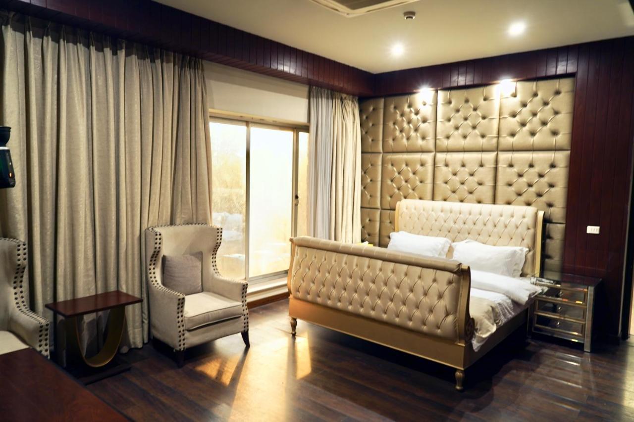 Circle Club Faisalabad Hotel Buitenkant foto