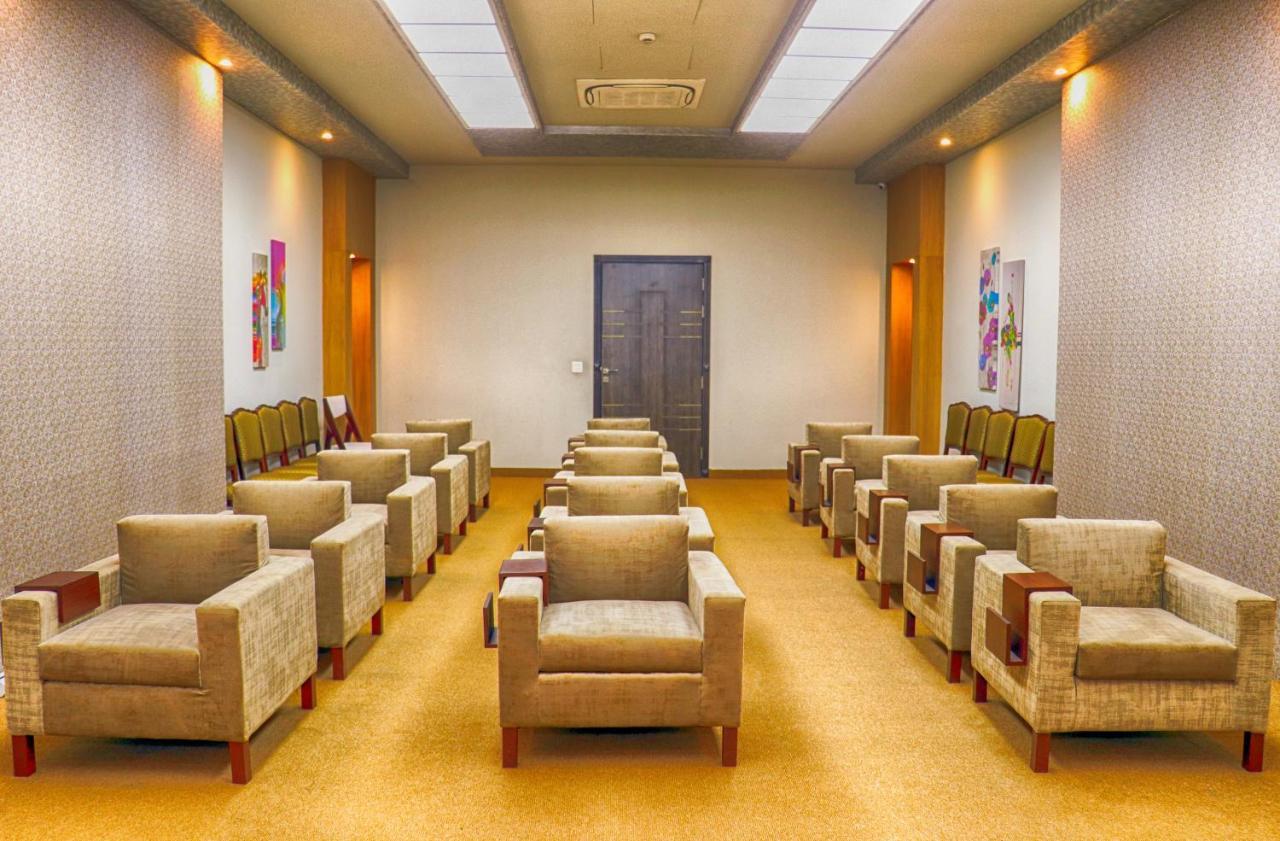 Circle Club Faisalabad Hotel Buitenkant foto
