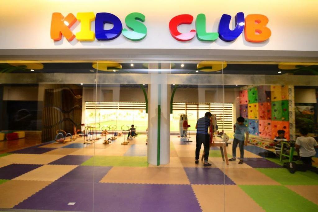 Circle Club Faisalabad Hotel Buitenkant foto