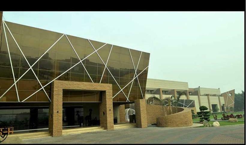 Circle Club Faisalabad Hotel Buitenkant foto